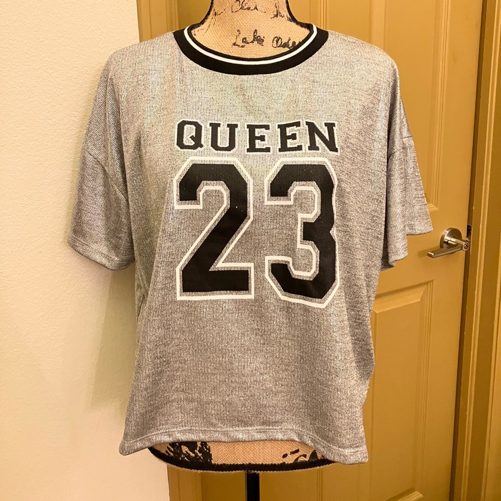 Forever 21 boxy flowy crop top graphic 23 queen shimmer silver shiny shirt XL 0X